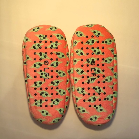 Grogu Baby Yoda Fuzzy House Slippers Disney Mandolorian The Child NWOT - Picture 3 of 5